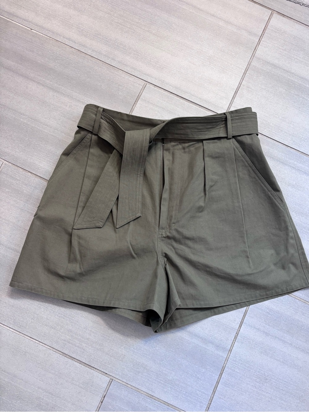 HUNTER BELL Olive Green High-Waist Belted Shorts - size 6 but fits 6-8